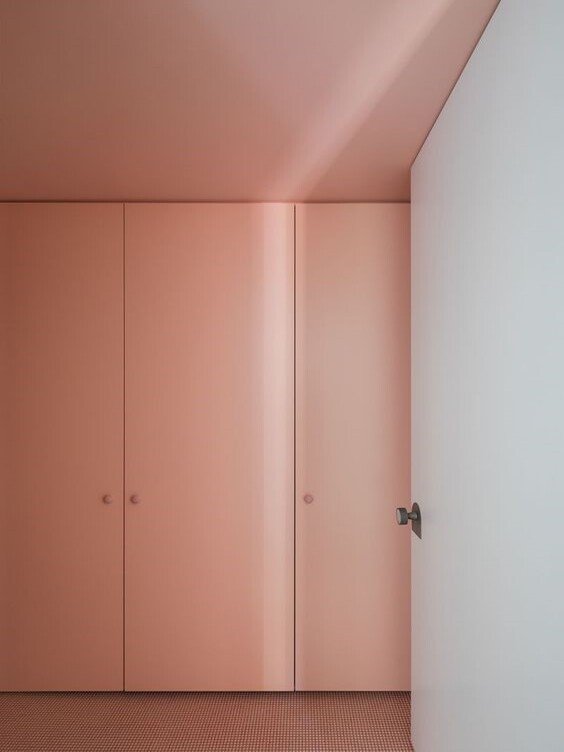 peach fuzz pantone 13-1023 closet decor2024